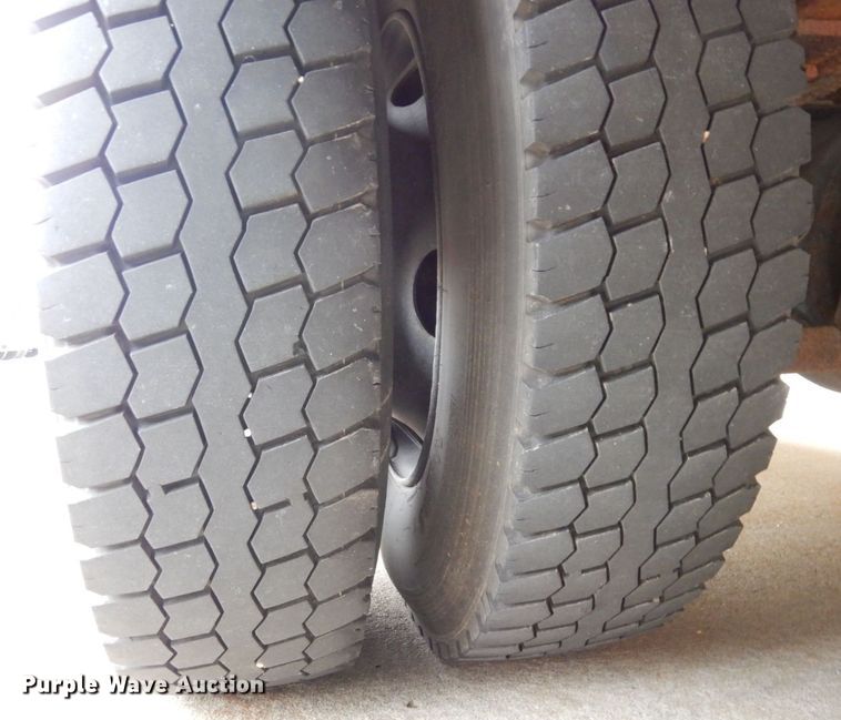 image for item DR8100 2003 Blue Bird  school bus