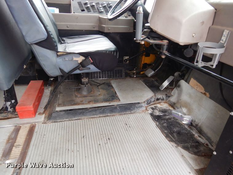 image for item DR8101 2004 IC Corporation IC3S530  school bus