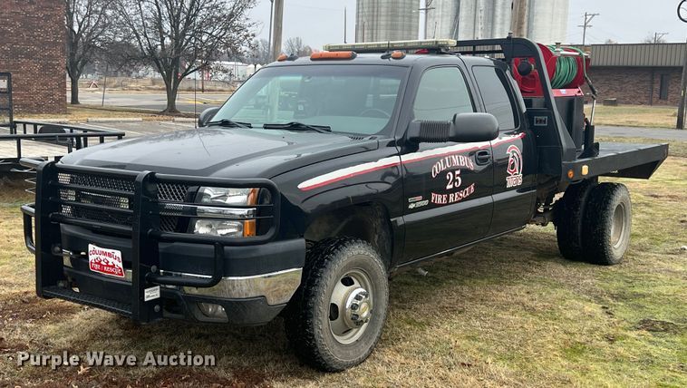 image for item ID9295 2003 Chevrolet Silverado 3500  Ext. Cab flatbed pickup truck