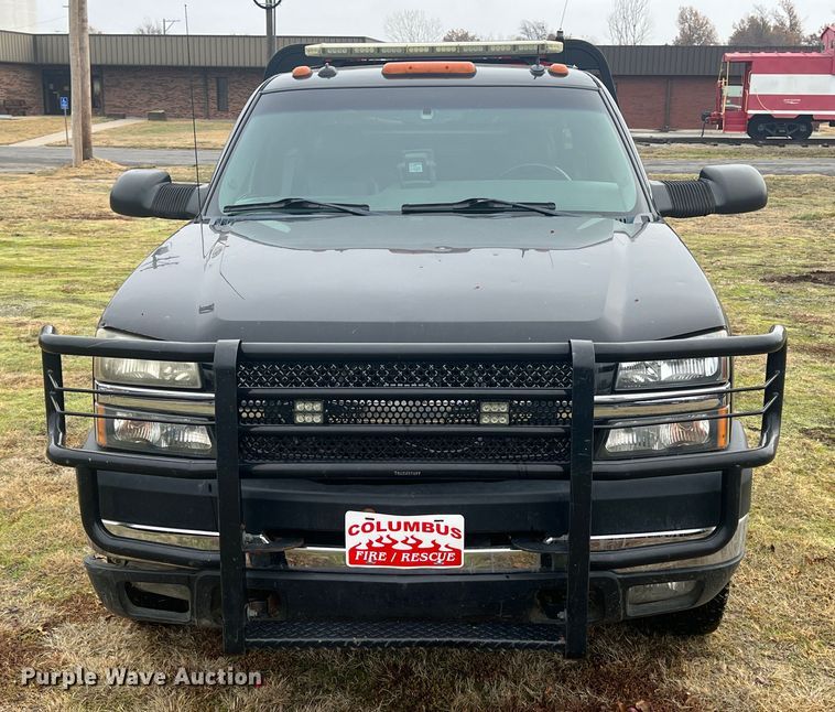 image for item ID9295 2003 Chevrolet Silverado 3500  Ext. Cab flatbed pickup truck