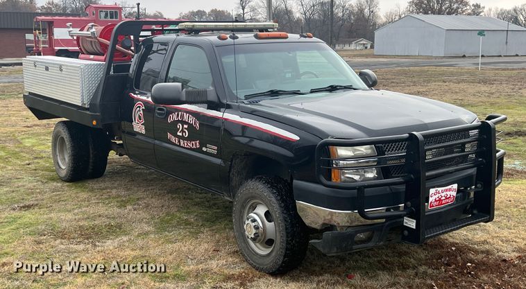 image for item ID9295 2003 Chevrolet Silverado 3500  Ext. Cab flatbed pickup truck