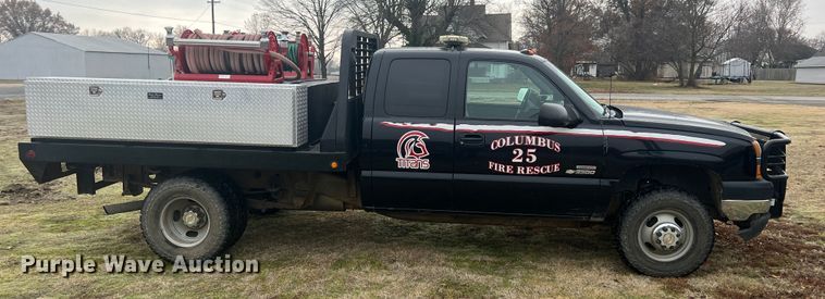 image for item ID9295 2003 Chevrolet Silverado 3500  Ext. Cab flatbed pickup truck