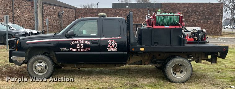 image for item ID9295 2003 Chevrolet Silverado 3500  Ext. Cab flatbed pickup truck