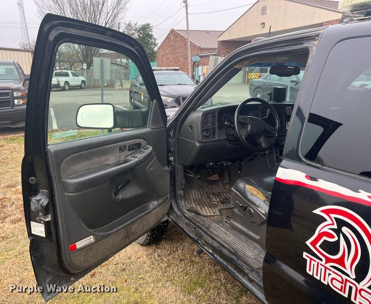 image for item ID9295 2003 Chevrolet Silverado 3500  Ext. Cab flatbed pickup truck