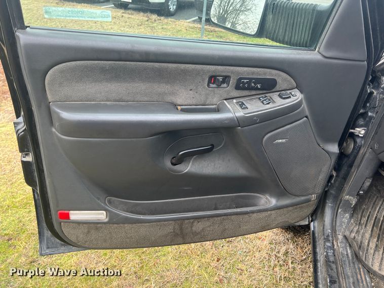 image for item ID9295 2003 Chevrolet Silverado 3500  Ext. Cab flatbed pickup truck