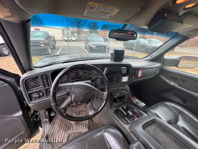 image for item ID9295 2003 Chevrolet Silverado 3500  Ext. Cab flatbed pickup truck