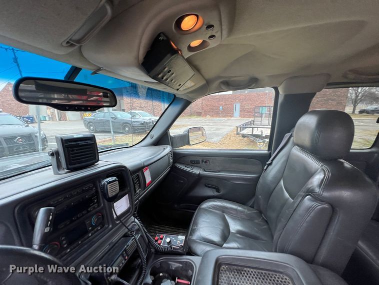 image for item ID9295 2003 Chevrolet Silverado 3500  Ext. Cab flatbed pickup truck