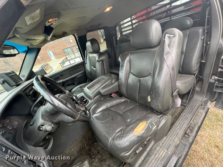 image for item ID9295 2003 Chevrolet Silverado 3500  Ext. Cab flatbed pickup truck