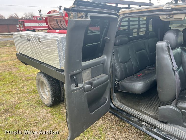 image for item ID9295 2003 Chevrolet Silverado 3500  Ext. Cab flatbed pickup truck