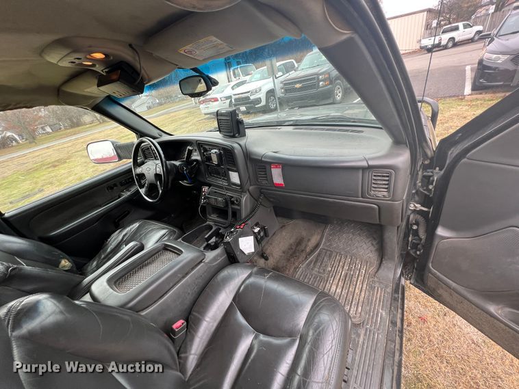 image for item ID9295 2003 Chevrolet Silverado 3500  Ext. Cab flatbed pickup truck