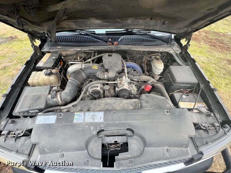 image for item ID9295 2003 Chevrolet Silverado 3500  Ext. Cab flatbed pickup truck