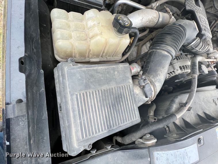 image for item ID9295 2003 Chevrolet Silverado 3500  Ext. Cab flatbed pickup truck