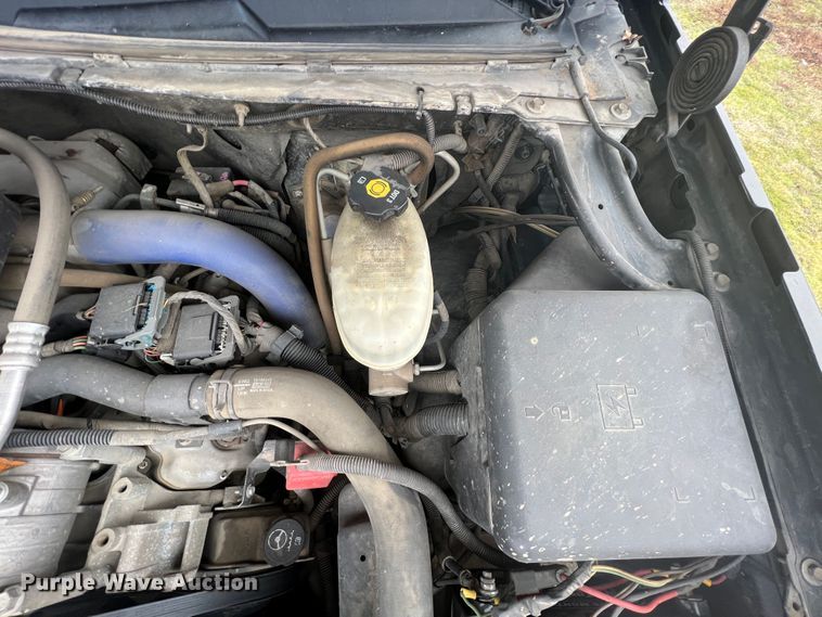 image for item ID9295 2003 Chevrolet Silverado 3500  Ext. Cab flatbed pickup truck