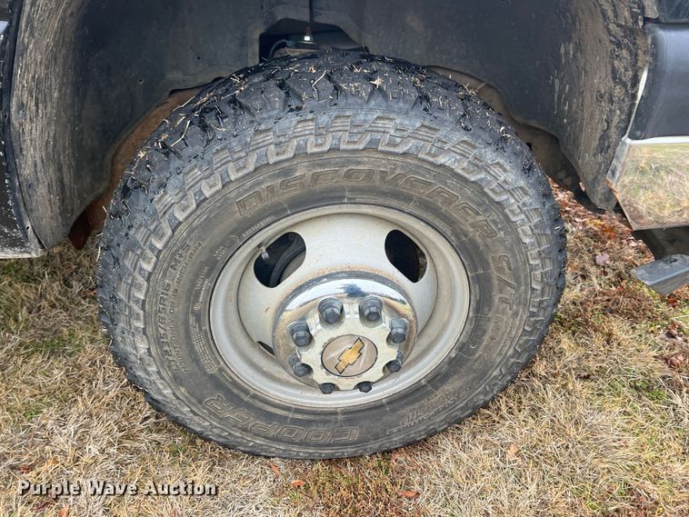 image for item ID9295 2003 Chevrolet Silverado 3500  Ext. Cab flatbed pickup truck