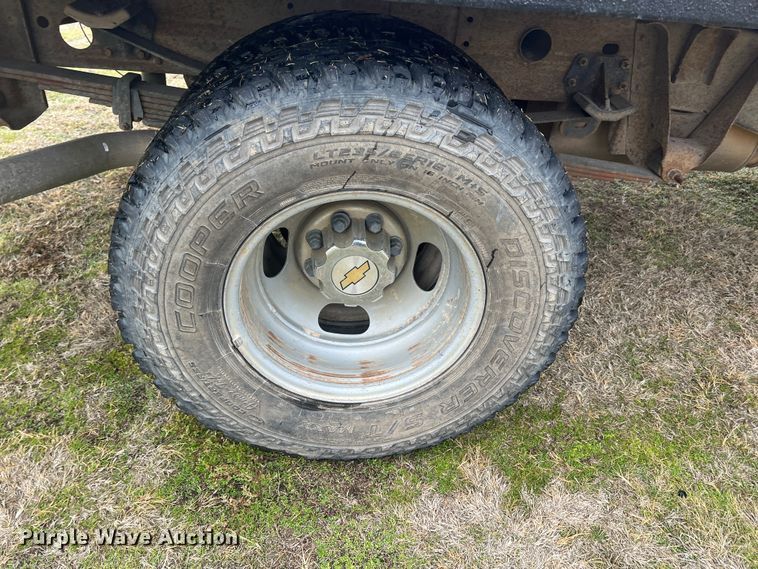 image for item ID9295 2003 Chevrolet Silverado 3500  Ext. Cab flatbed pickup truck