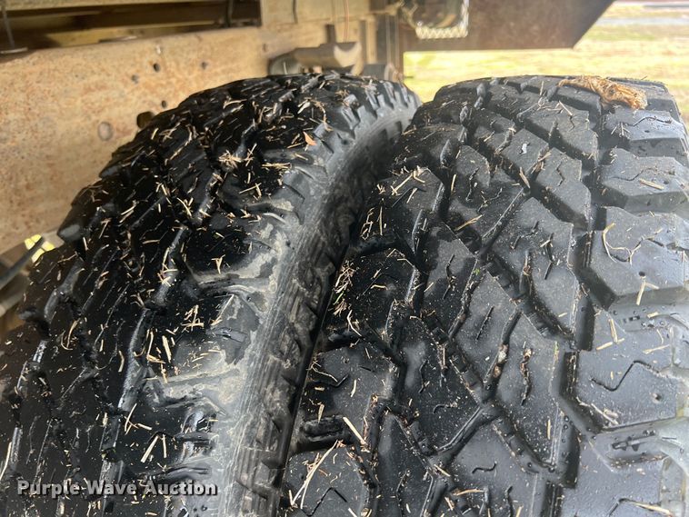 image for item ID9295 2003 Chevrolet Silverado 3500  Ext. Cab flatbed pickup truck