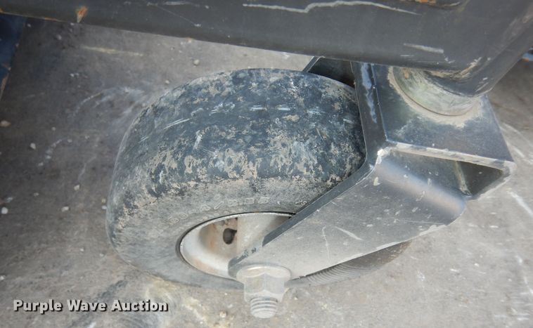 image for item IE9992 2014 Bobcat  90"W skid steer finish mower