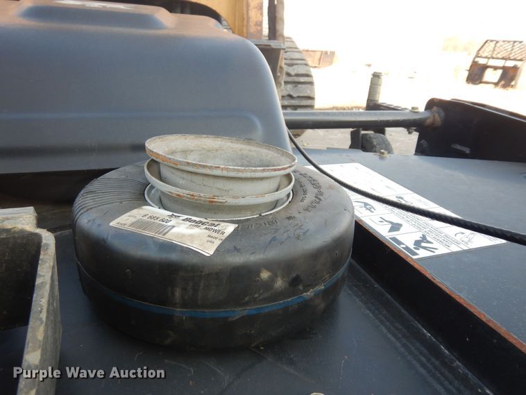 image for item IE9992 2014 Bobcat  90"W skid steer finish mower