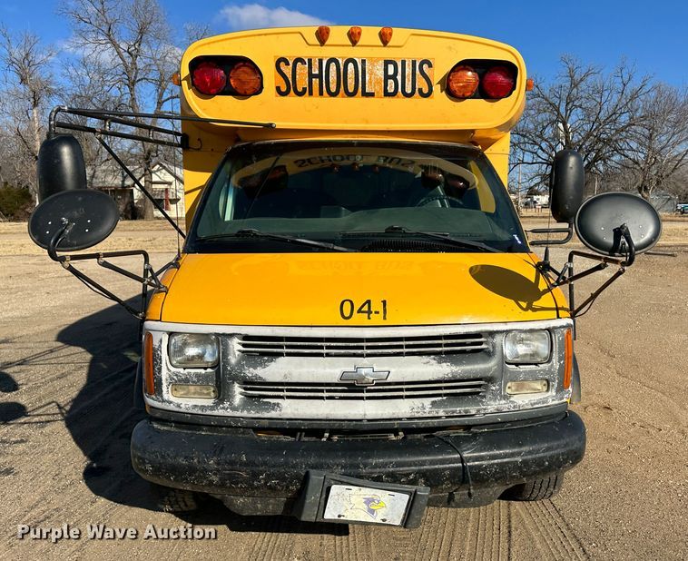 image for item JD9649 2002 Chevrolet Express G3500  school bus