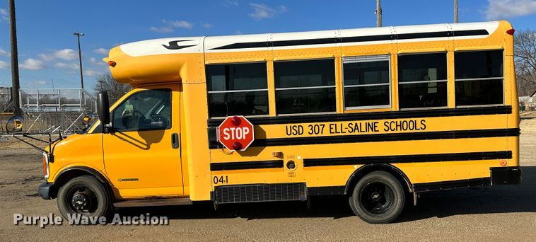 image for item JD9649 2002 Chevrolet Express G3500  school bus