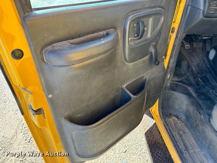 image for item JD9649 2002 Chevrolet Express G3500  school bus