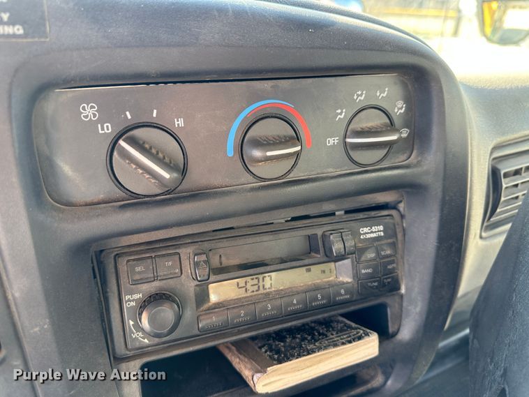 image for item JD9649 2002 Chevrolet Express G3500  school bus