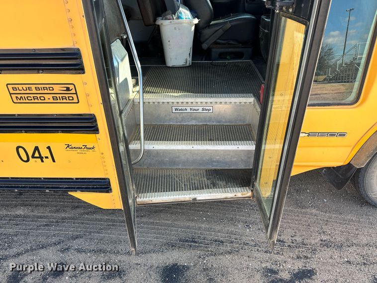 image for item JD9649 2002 Chevrolet Express G3500  school bus