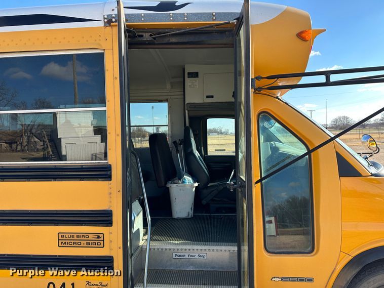 image for item JD9649 2002 Chevrolet Express G3500  school bus