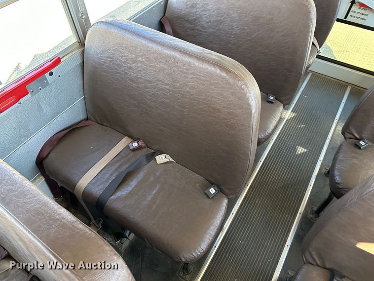 image for item JD9649 2002 Chevrolet Express G3500  school bus