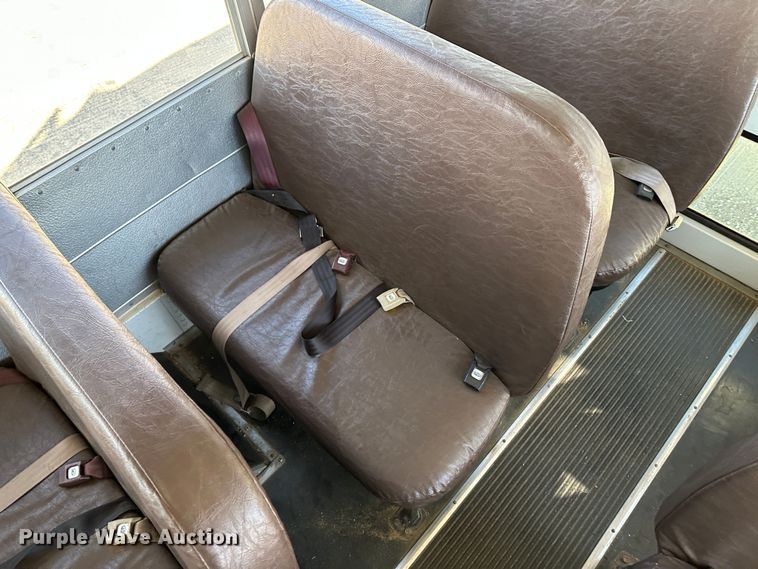 image for item JD9649 2002 Chevrolet Express G3500  school bus