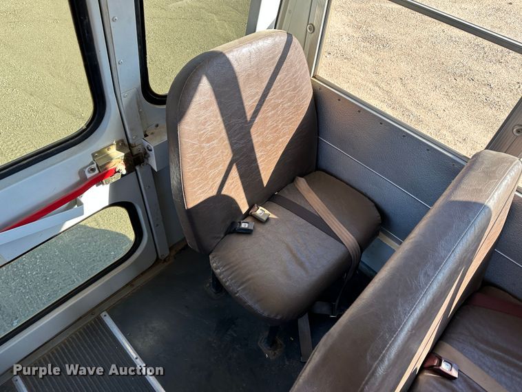 image for item JD9649 2002 Chevrolet Express G3500  school bus