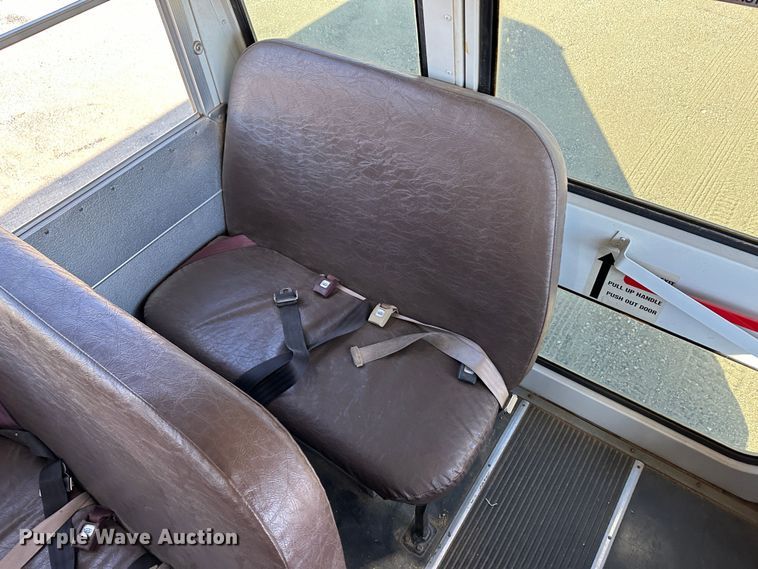 image for item JD9649 2002 Chevrolet Express G3500  school bus