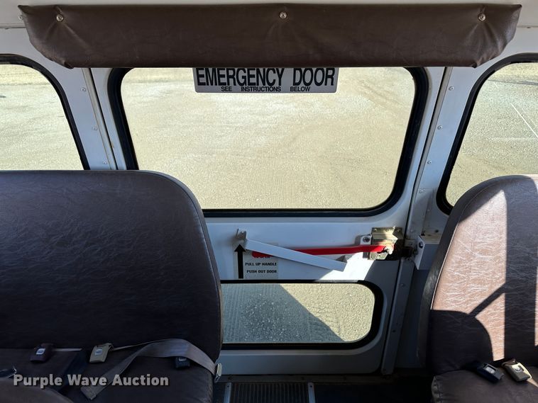 image for item JD9649 2002 Chevrolet Express G3500  school bus