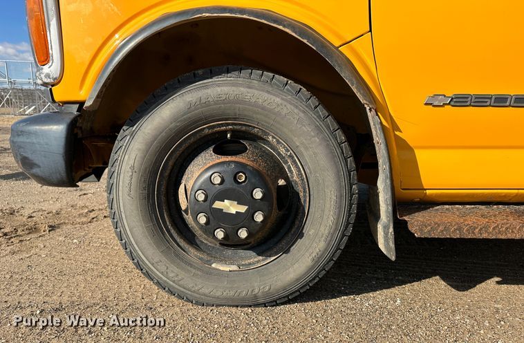 image for item JD9649 2002 Chevrolet Express G3500  school bus