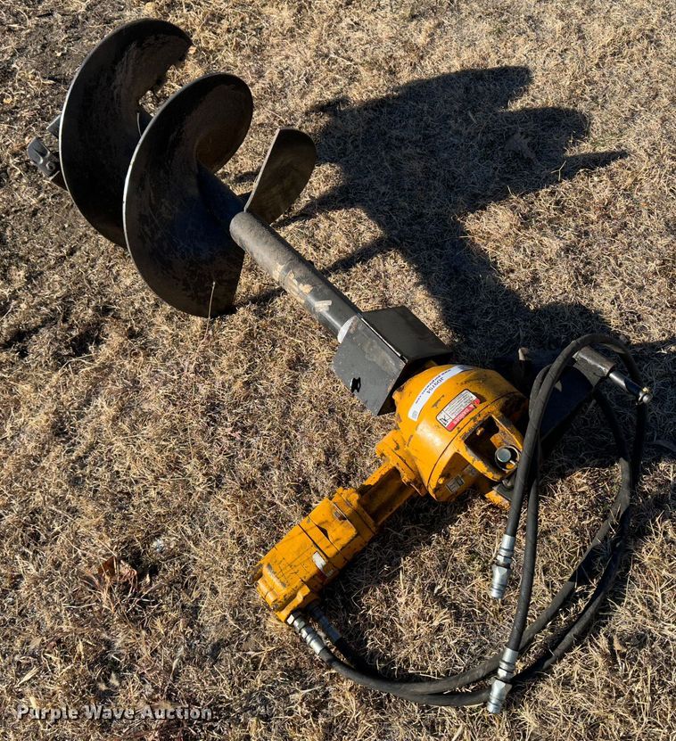 image for item JD9754 Hydraulic post hole digger