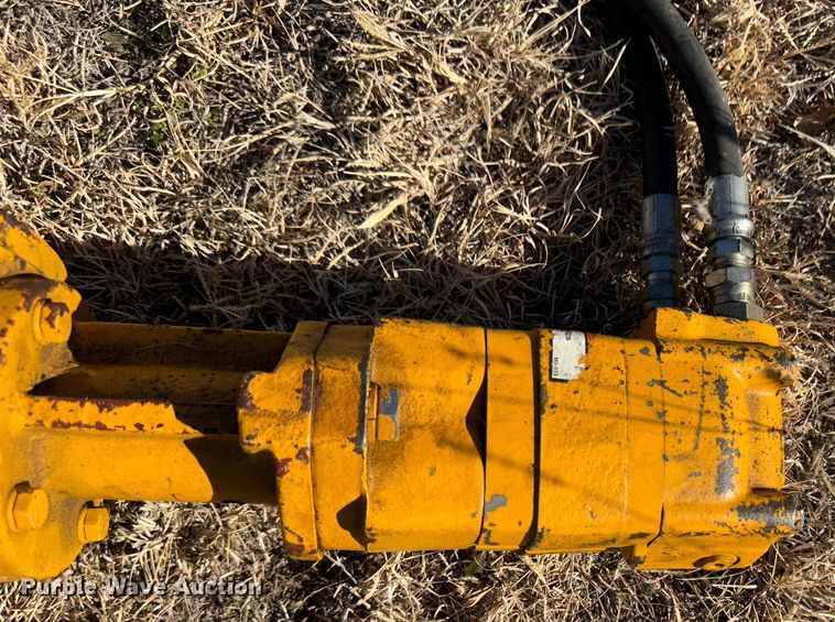 image for item JD9754 Hydraulic post hole digger