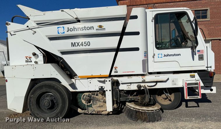 image for item JD9759 2006 Johnston MX450  street sweeper truck