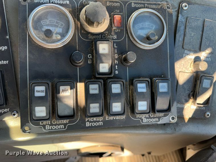 image for item JD9759 2006 Johnston MX450  street sweeper truck