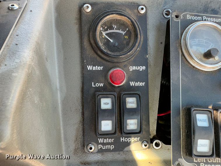 image for item JD9759 2006 Johnston MX450  street sweeper truck