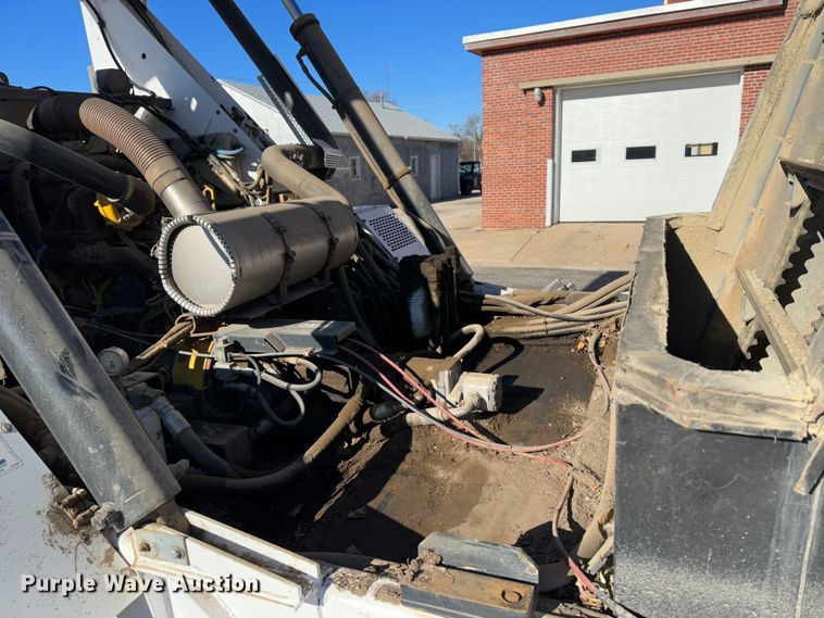 image for item JD9759 2006 Johnston MX450  street sweeper truck