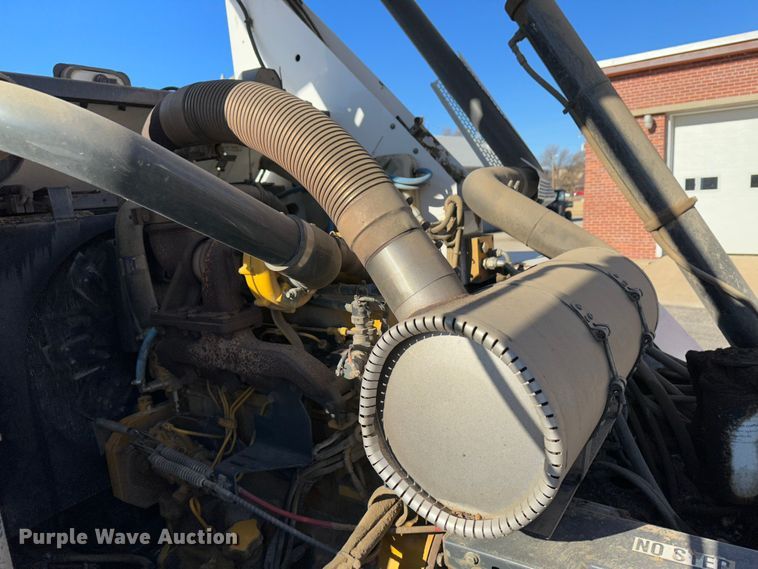 image for item JD9759 2006 Johnston MX450  street sweeper truck