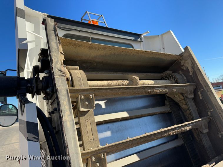 image for item JD9759 2006 Johnston MX450  street sweeper truck