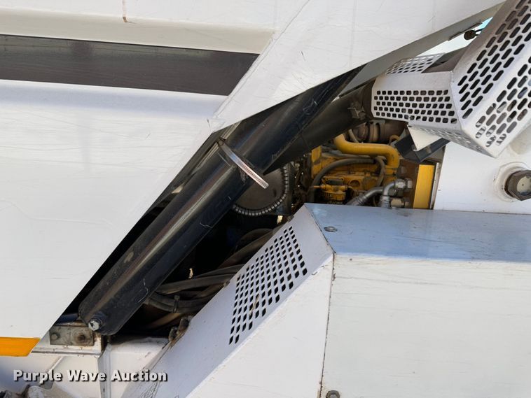 image for item JD9759 2006 Johnston MX450  street sweeper truck