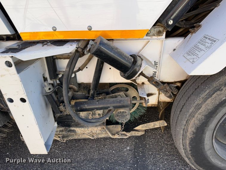 image for item JD9759 2006 Johnston MX450  street sweeper truck