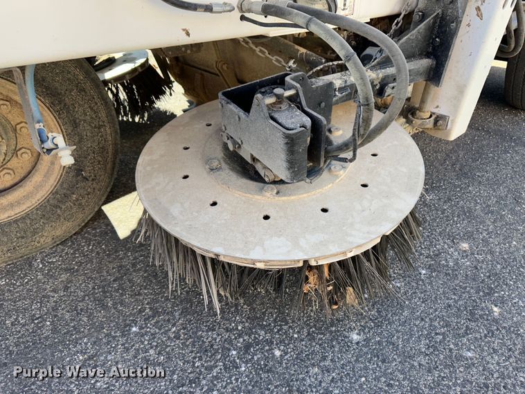 image for item JD9759 2006 Johnston MX450  street sweeper truck