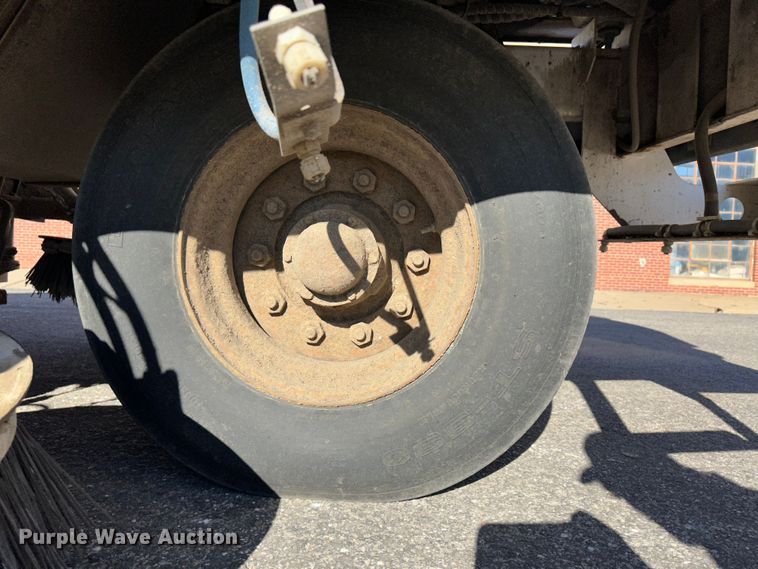 image for item JD9759 2006 Johnston MX450  street sweeper truck