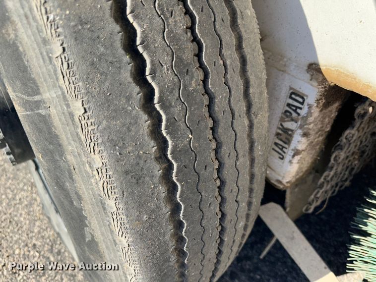 image for item JD9759 2006 Johnston MX450  street sweeper truck