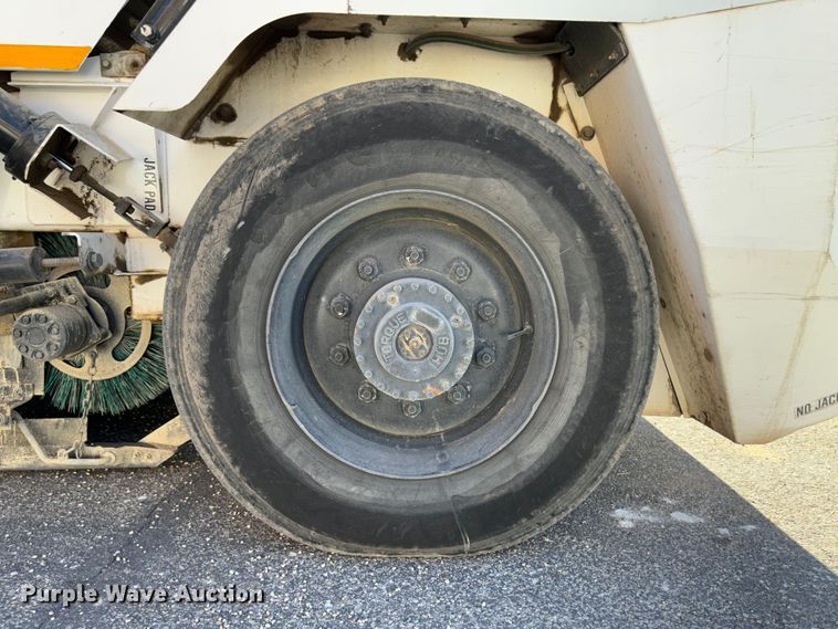 image for item JD9759 2006 Johnston MX450  street sweeper truck