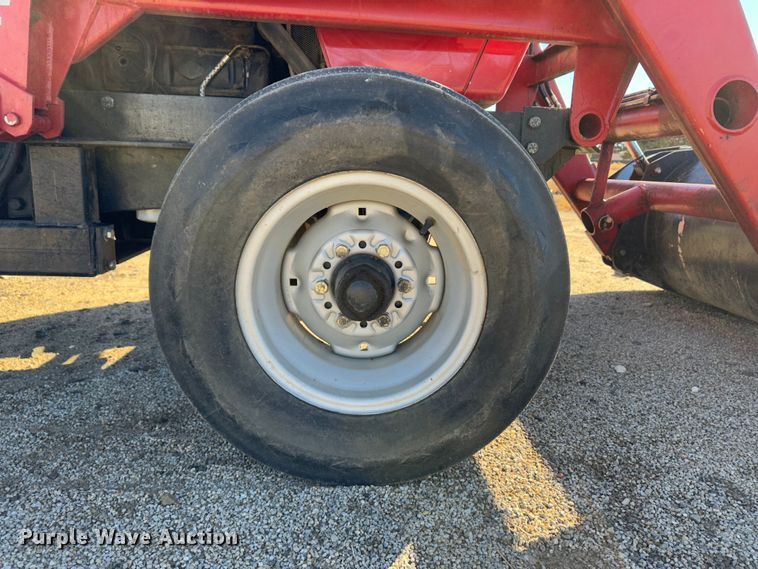 image for item JD9761 1992 Case IH 495  tractor