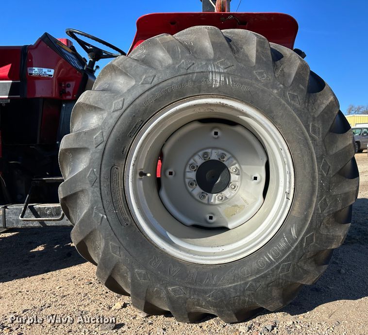 image for item JD9761 1992 Case IH 495  tractor